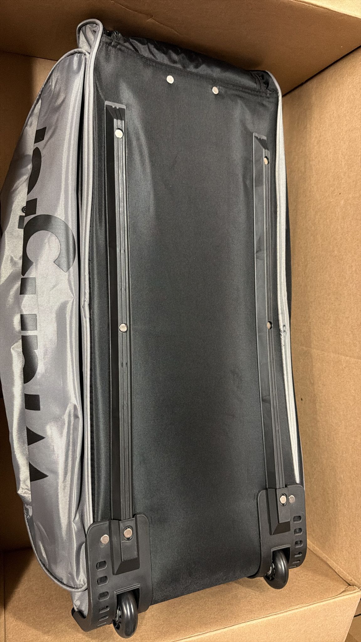 Wrangler rolling duffel bag in charcoal colour with 30-inch large size