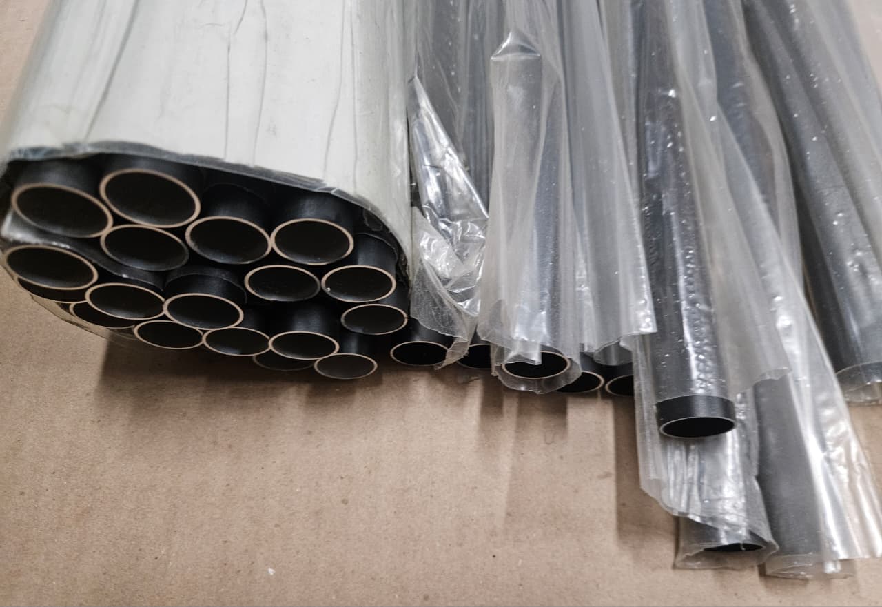 Andorm aluminum deck railing balusters in black with drill bit