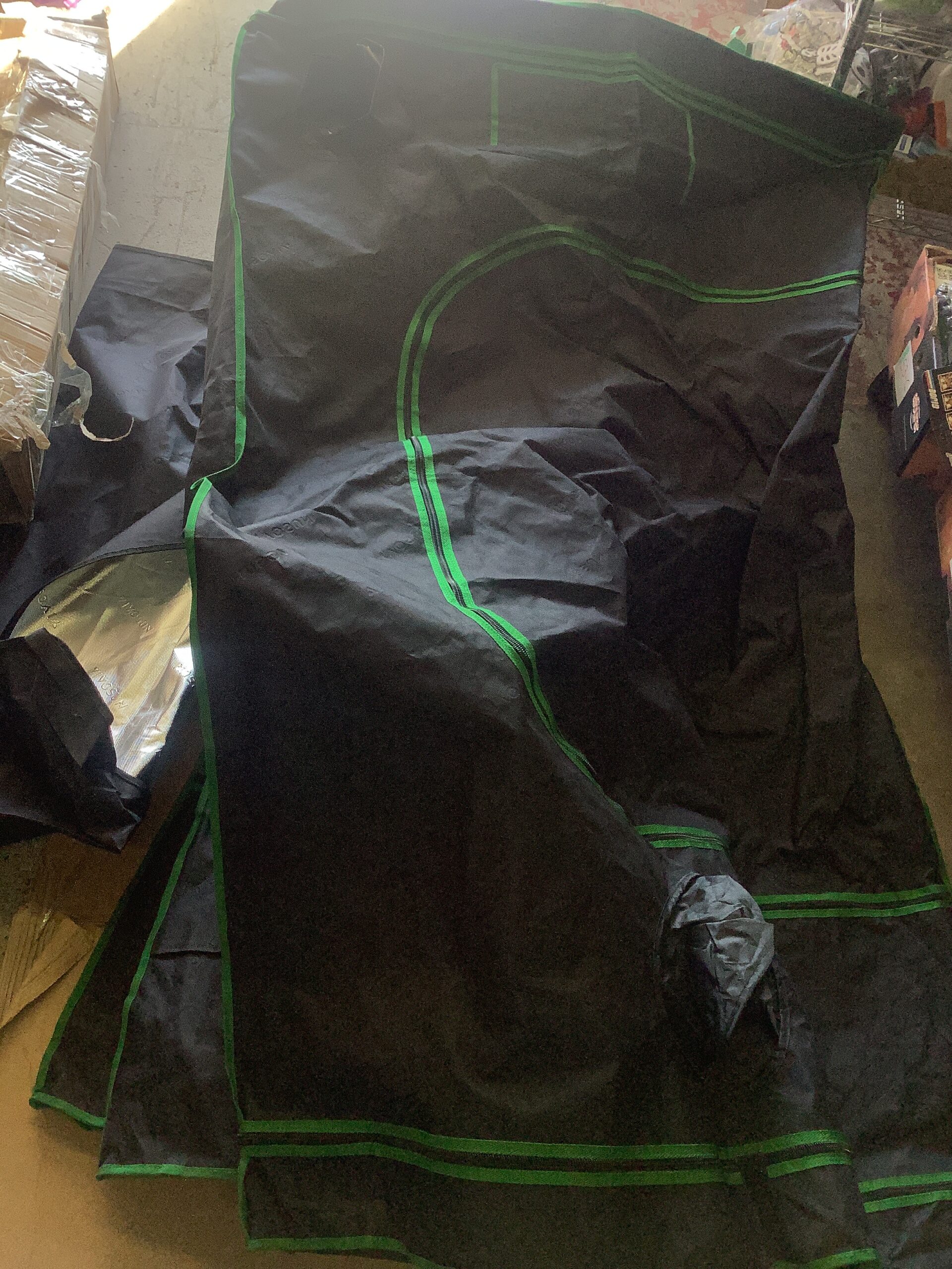 Vivosun grow tent in reflective mylar with observation window