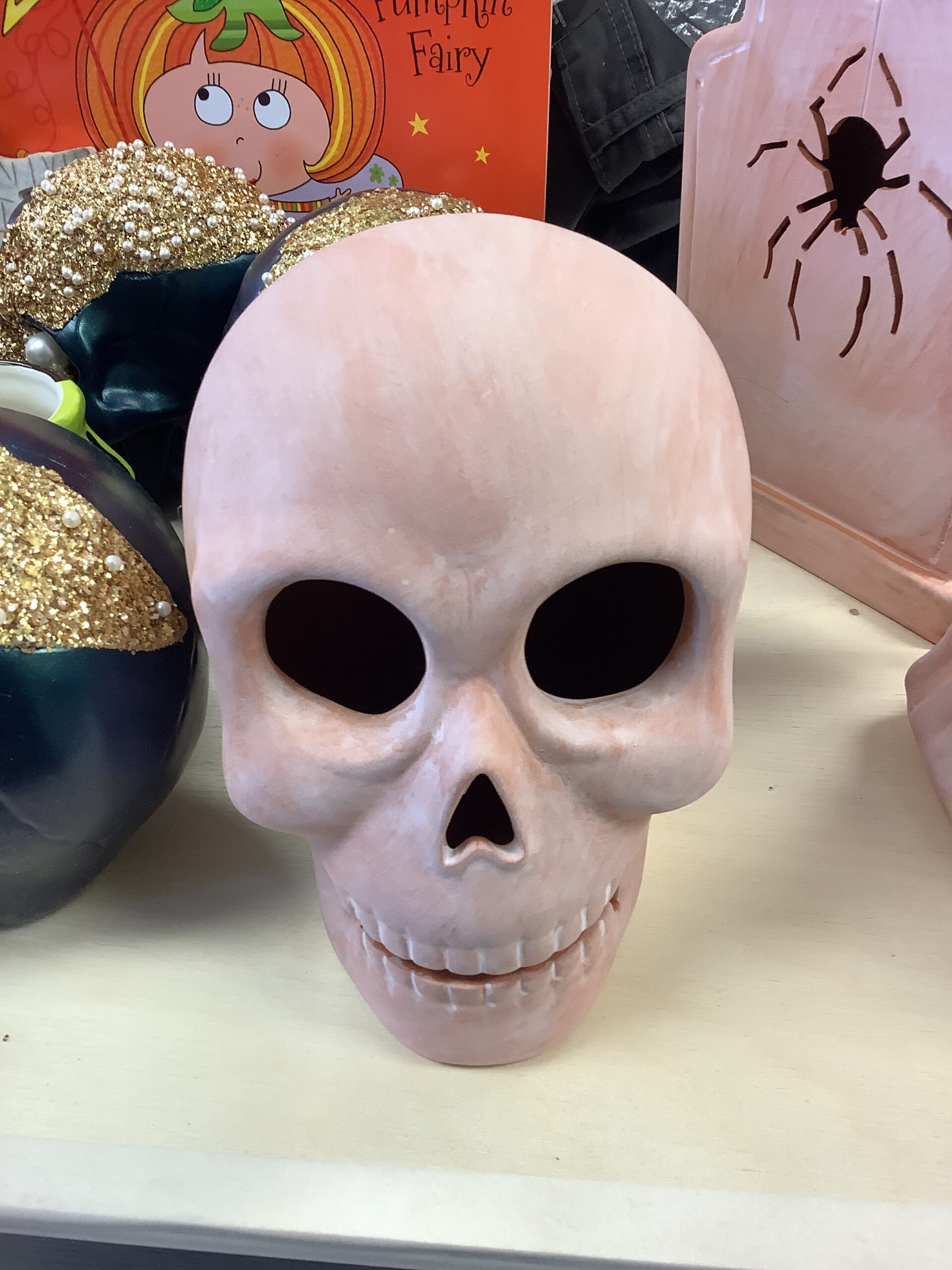 Hyde terracotta skull halloween decor in light pink finish