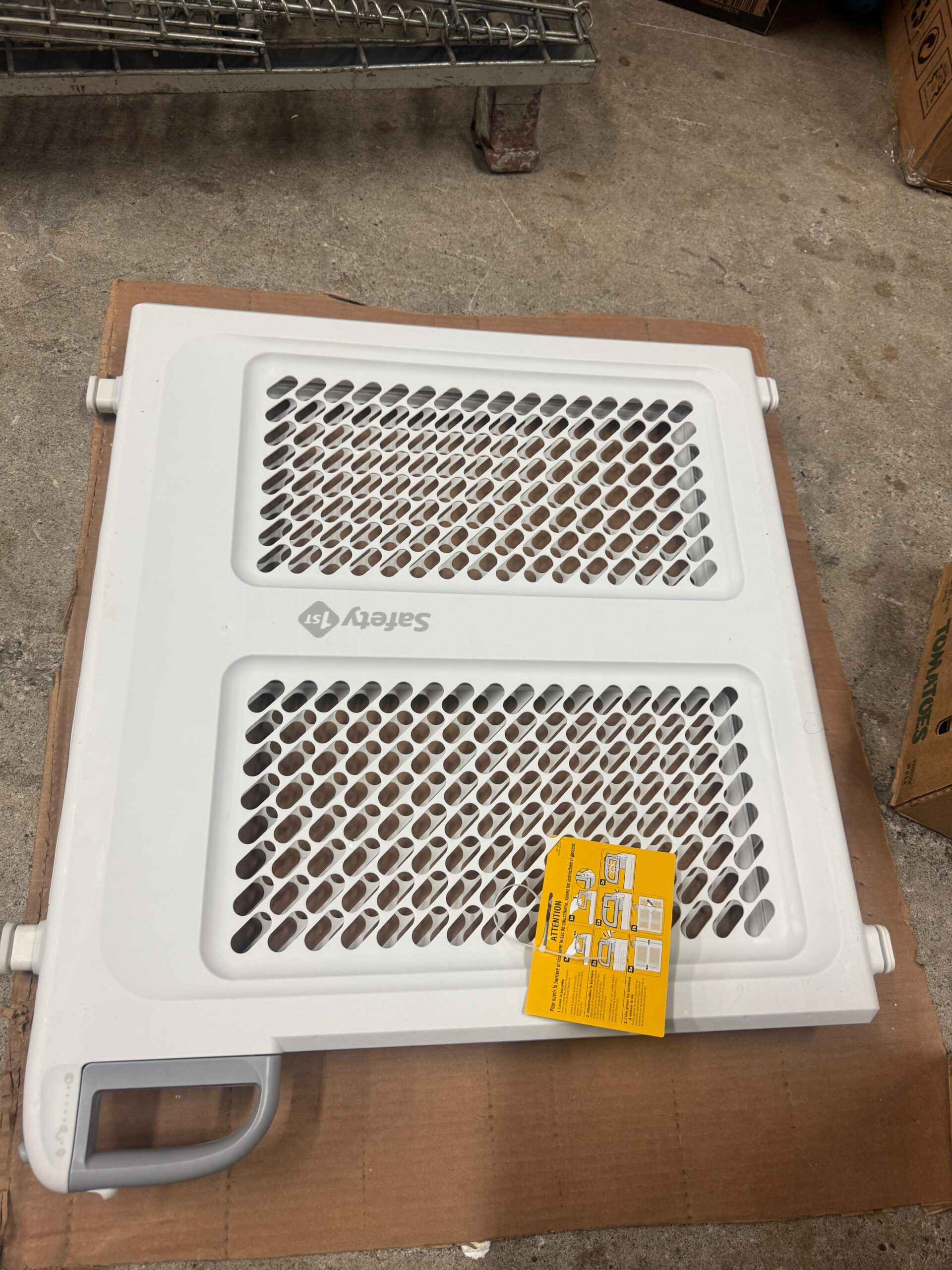 Safety 1St swing safety gate in white for home use