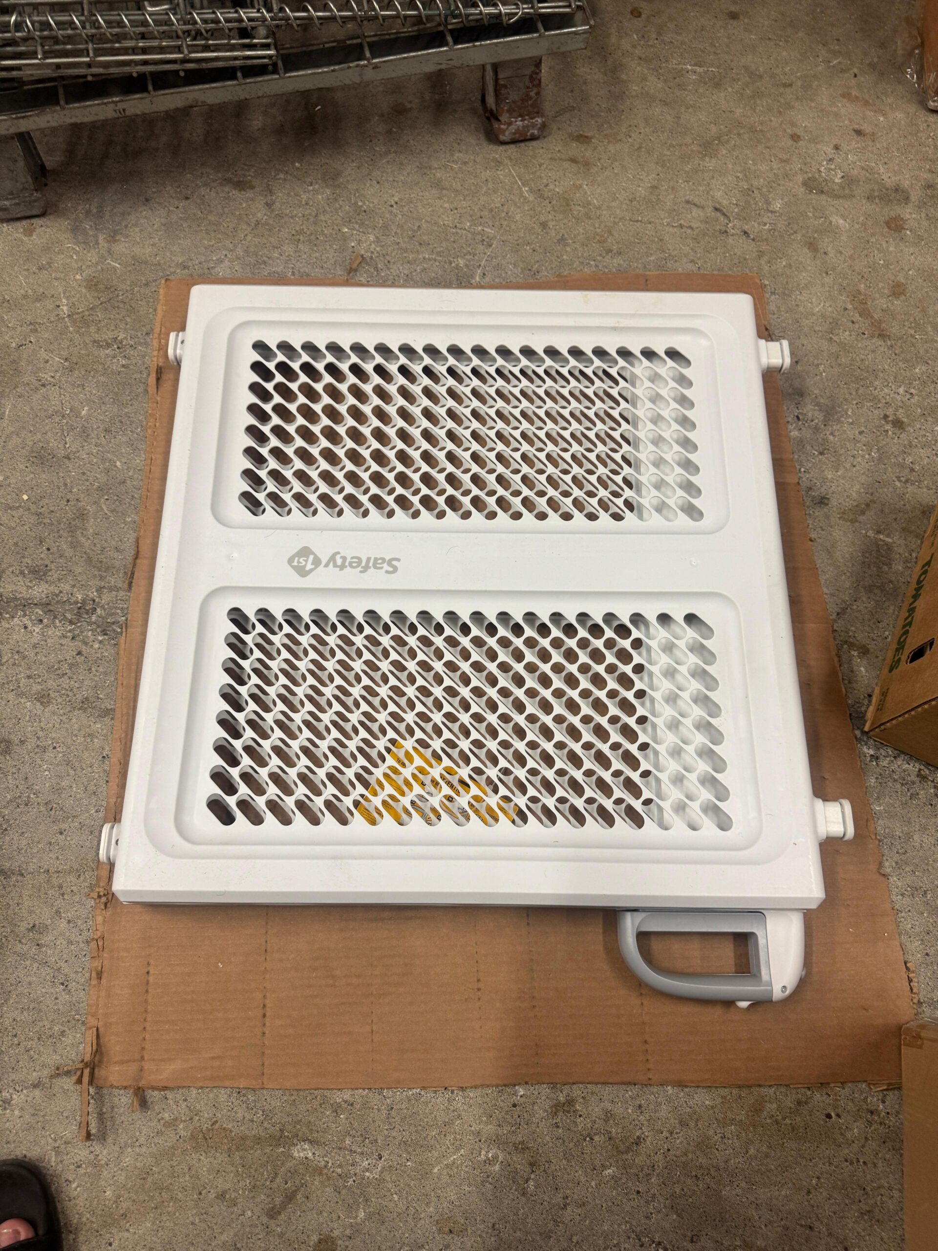 Safety 1St swing safety gate in white for home use