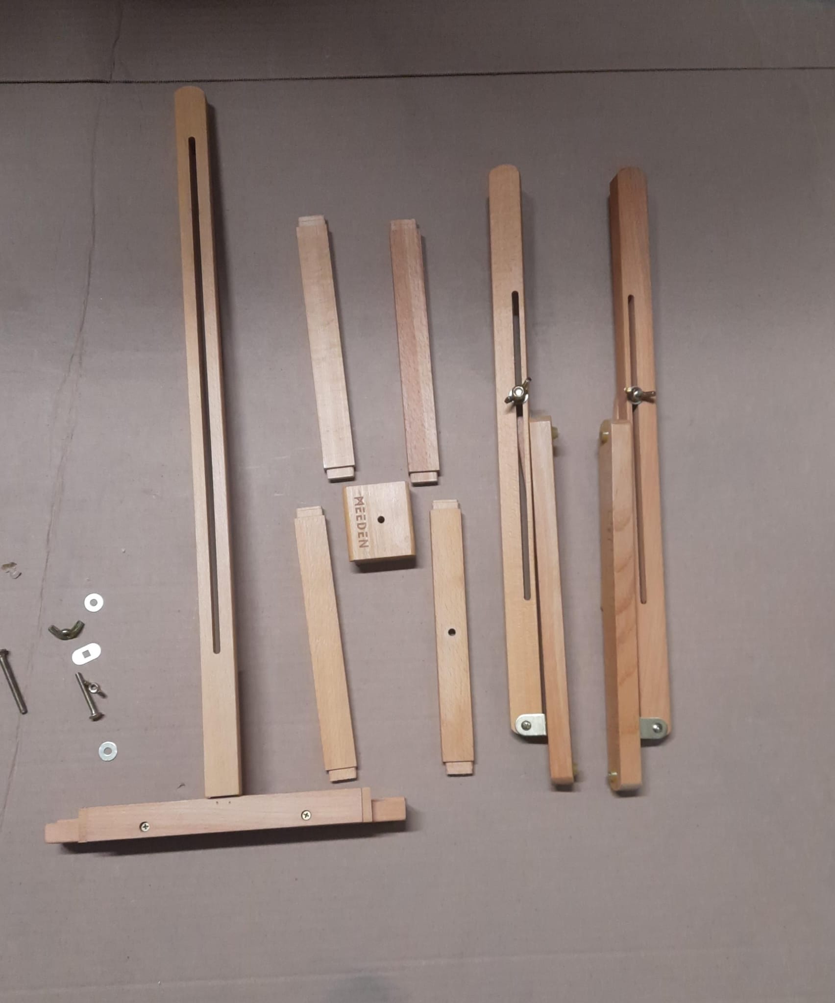 MEEDEN tabletop easel in wooden finish portable studio art stand