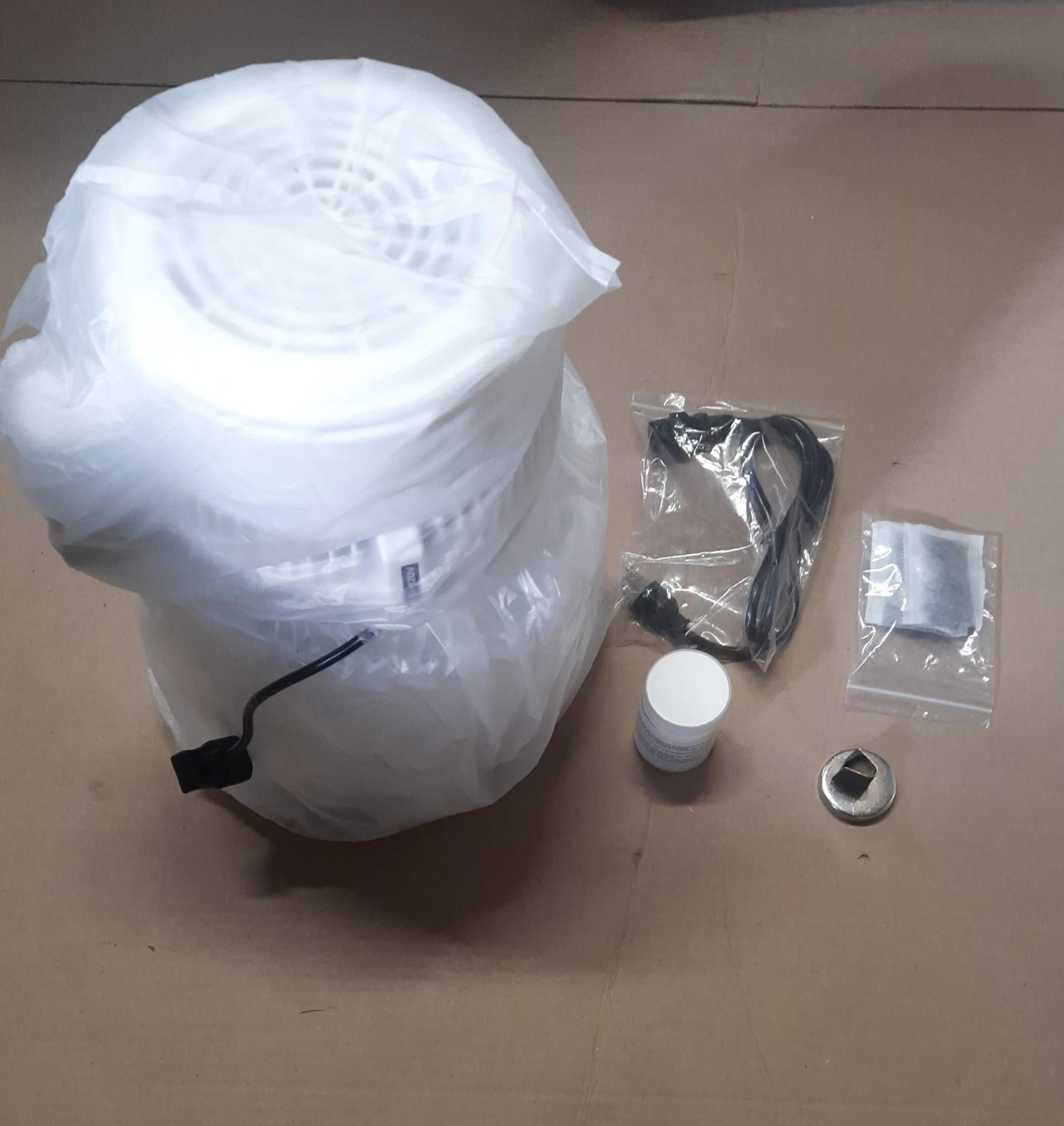 Vevor water distiller in white plastic with stainless steel parts