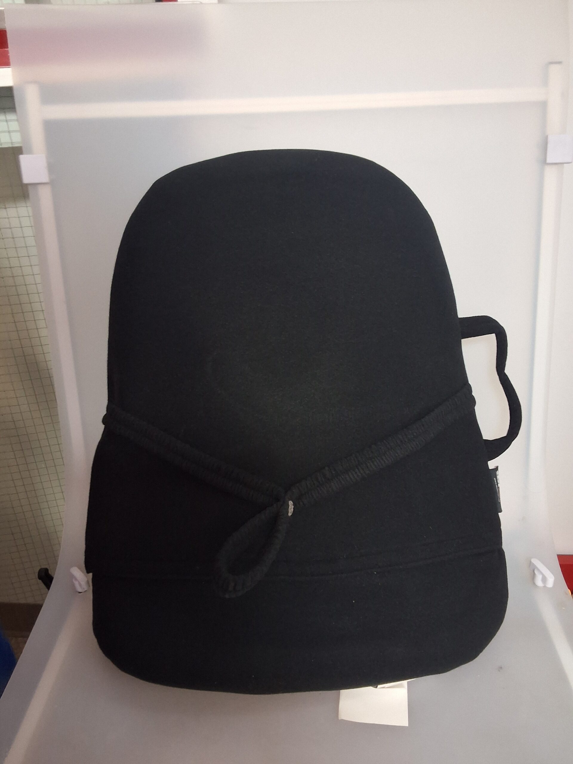 Obusforme lowback backrest support in black ergonomic design