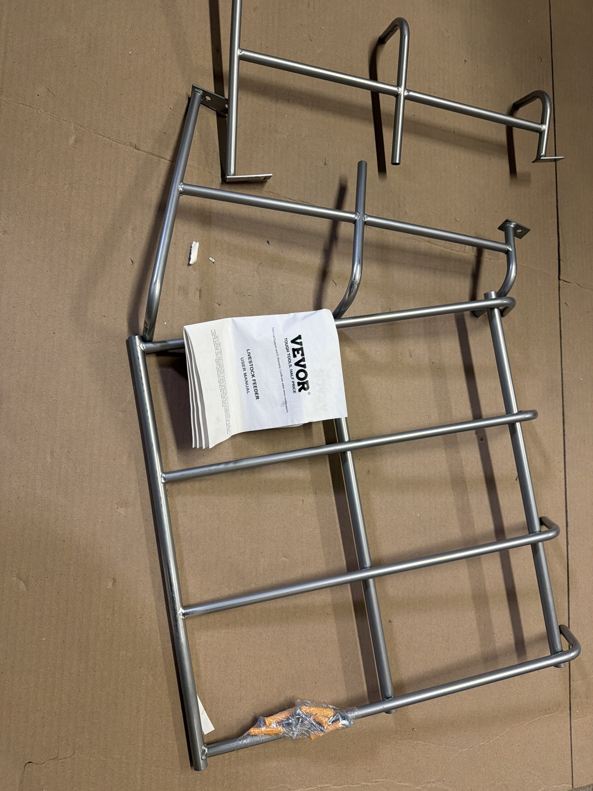 VEVOR livestock hay feeder heavy-duty steel wall mounted for goats and horses