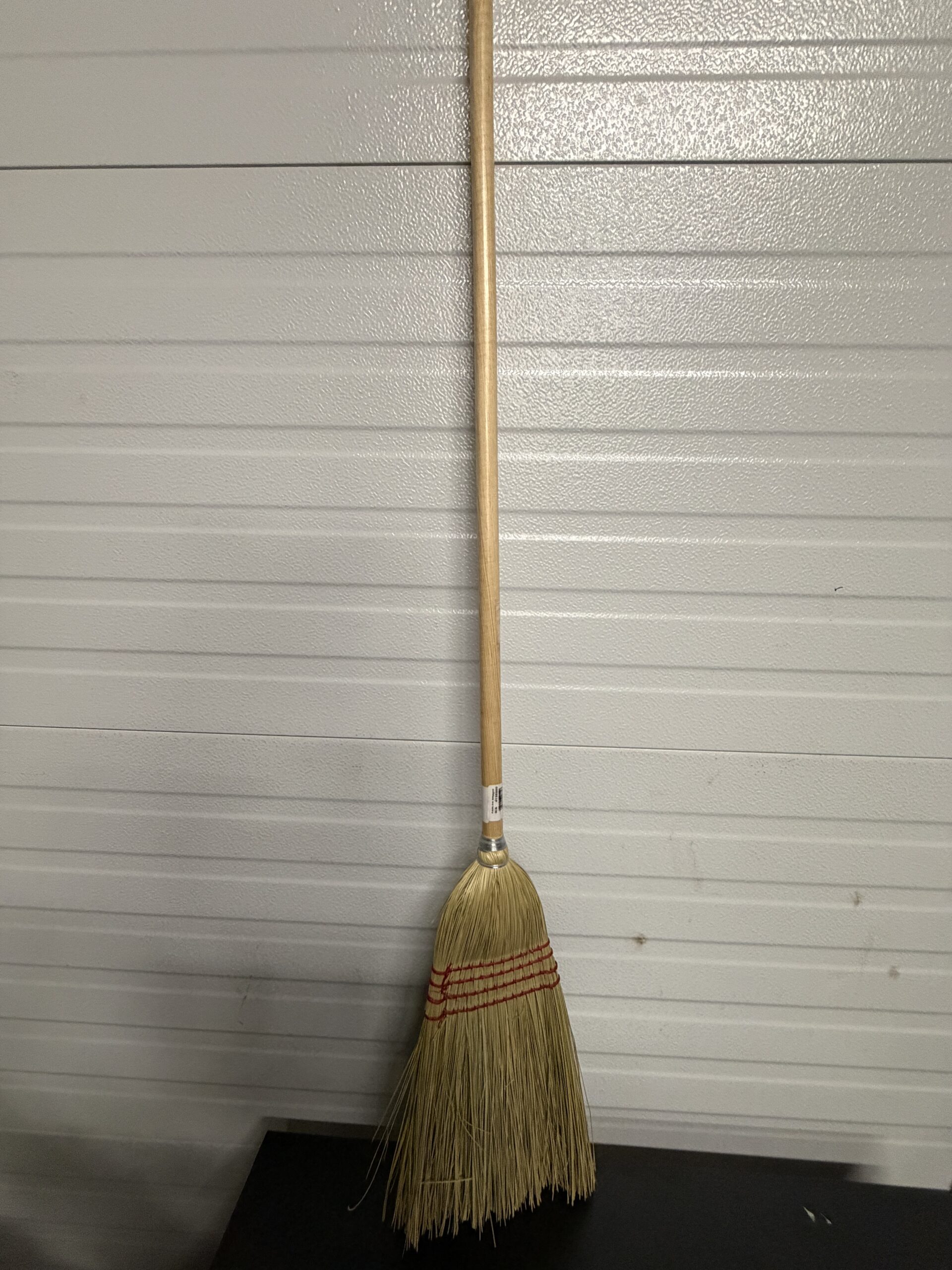 SPARTA parlor broom 55 inches tan natural broom for indoor use