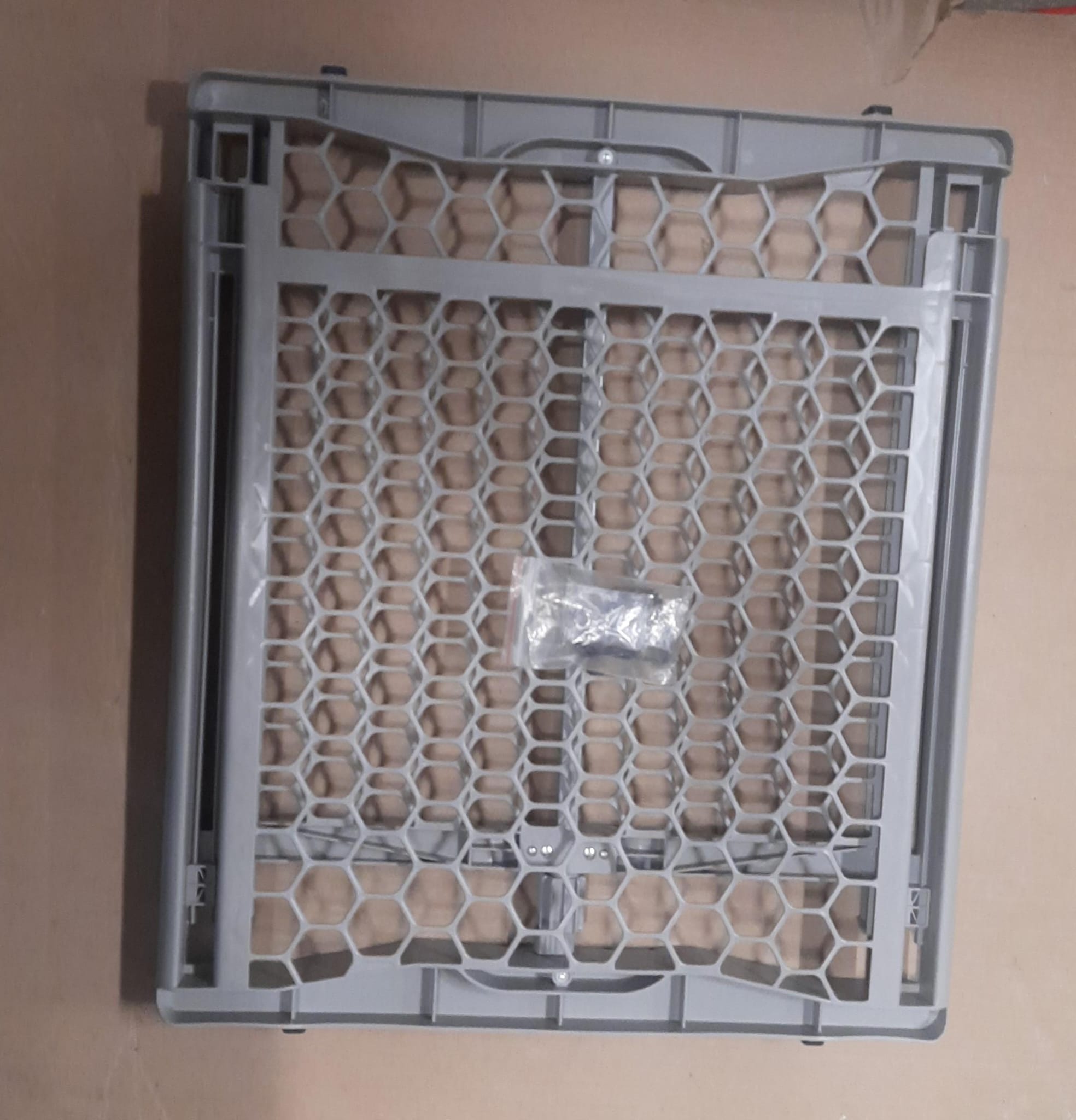 Regalo extra wide baby gate in white plastic pressure-mounted design