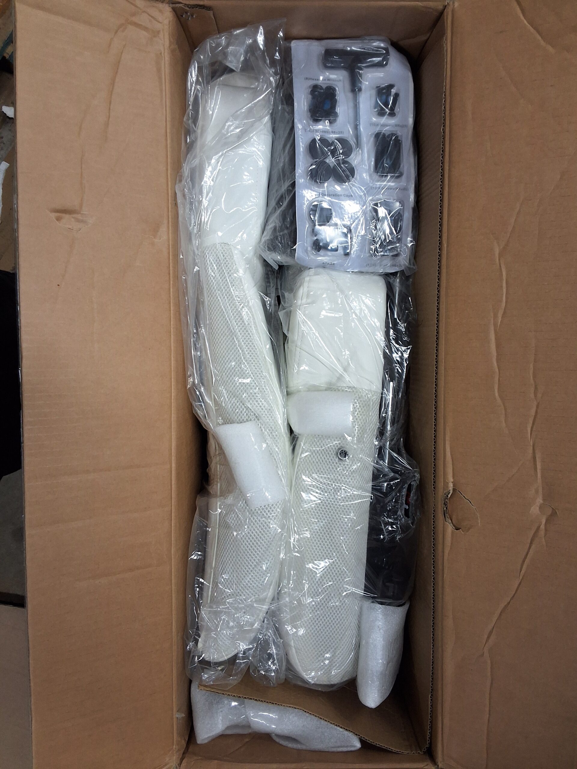 Amseatec ergonomic office chair in white with foot rest and lumbar support