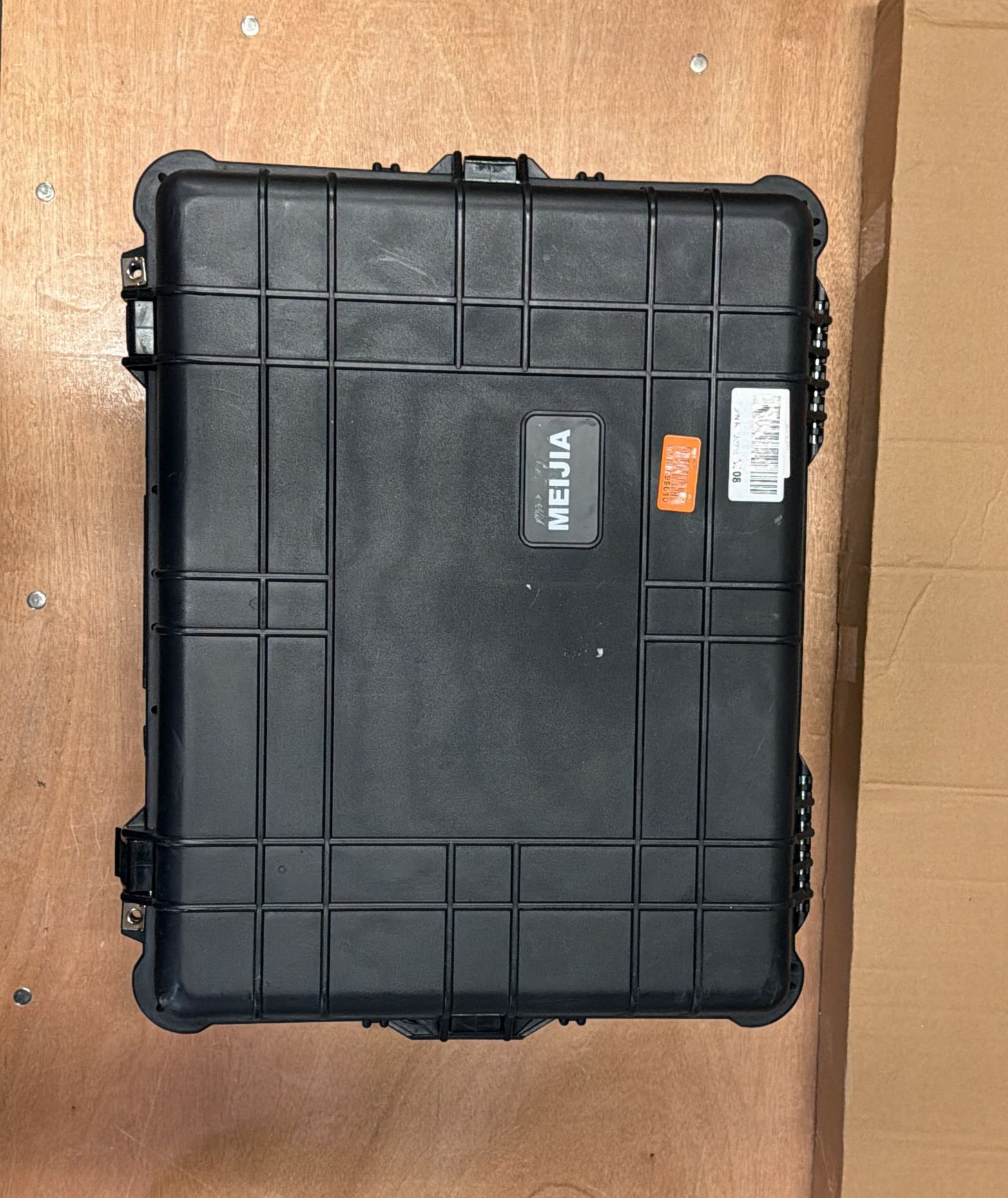 MEIJIA waterproof rolling hard camera case in elegant black with retractable handle