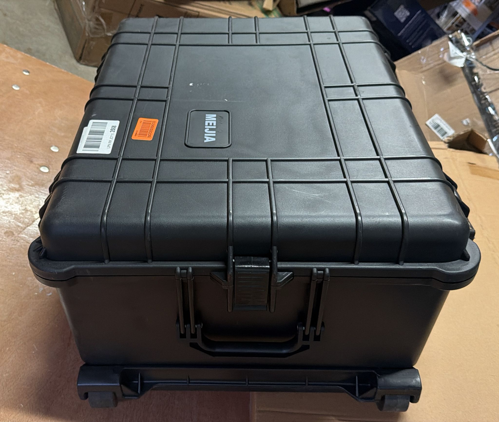 MEIJIA waterproof rolling hard camera case in elegant black with retractable handle