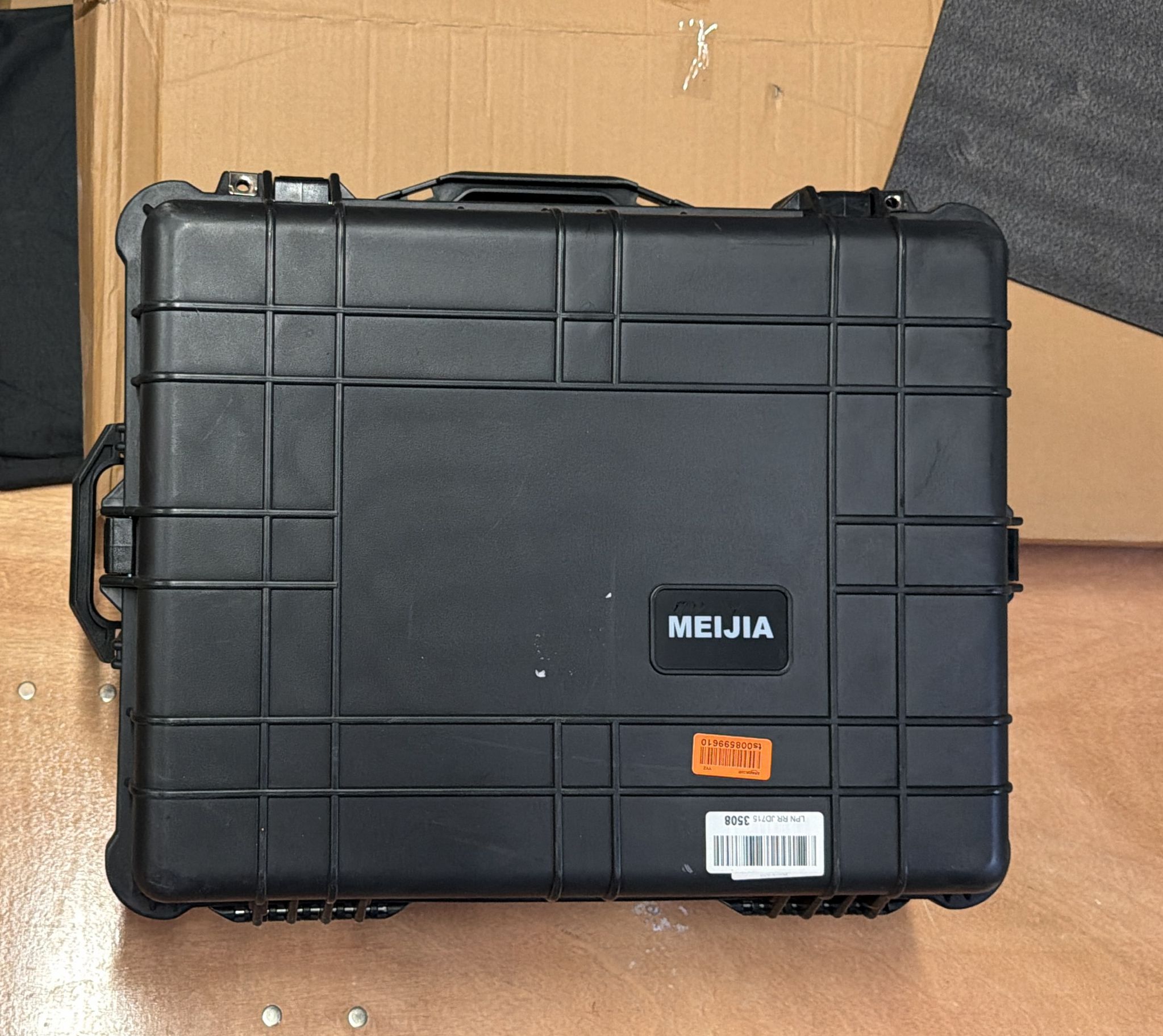 MEIJIA waterproof rolling hard camera case in elegant black with retractable handle