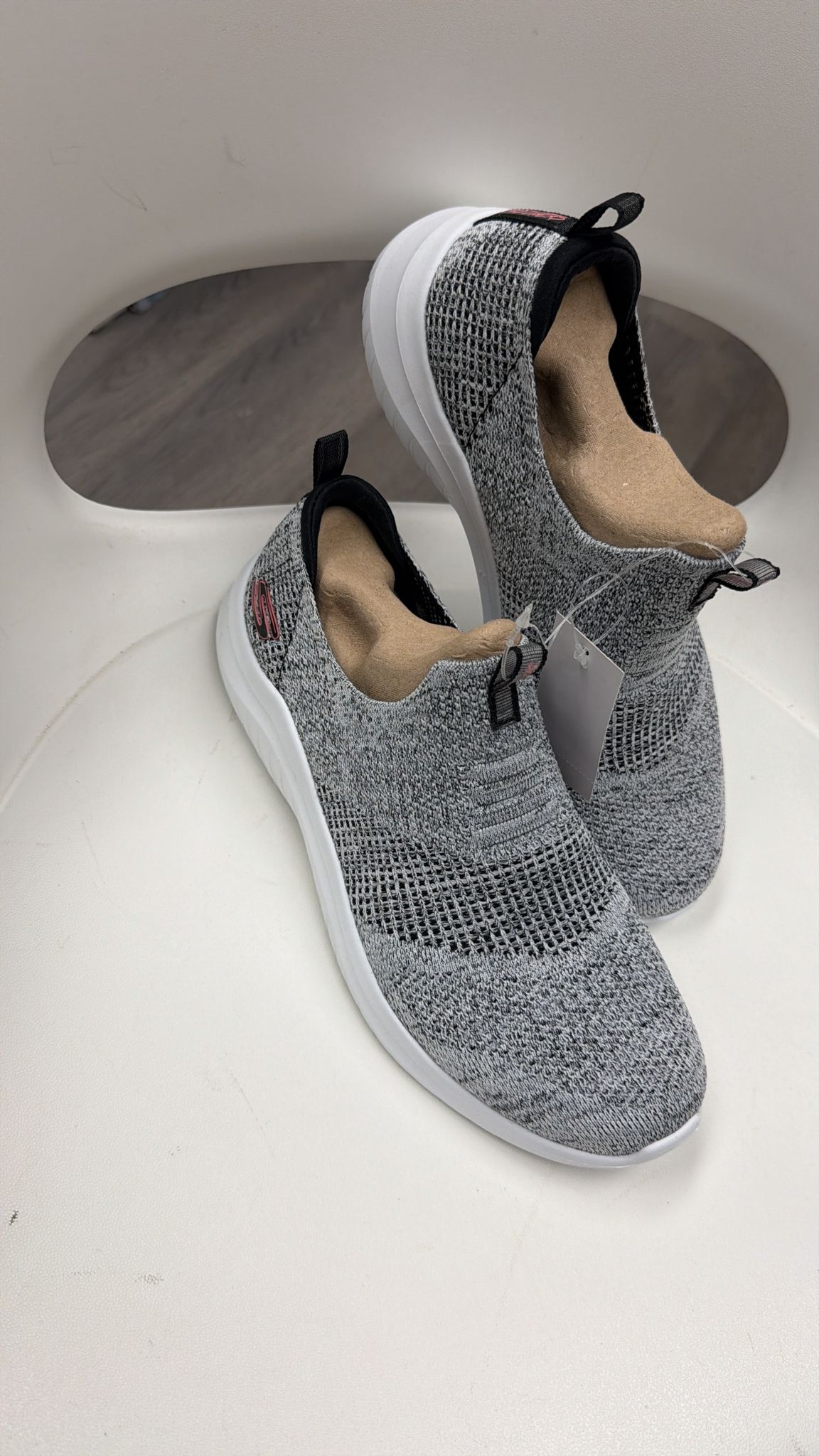 Skechers women's slip-on sneakers in grey colour pop design