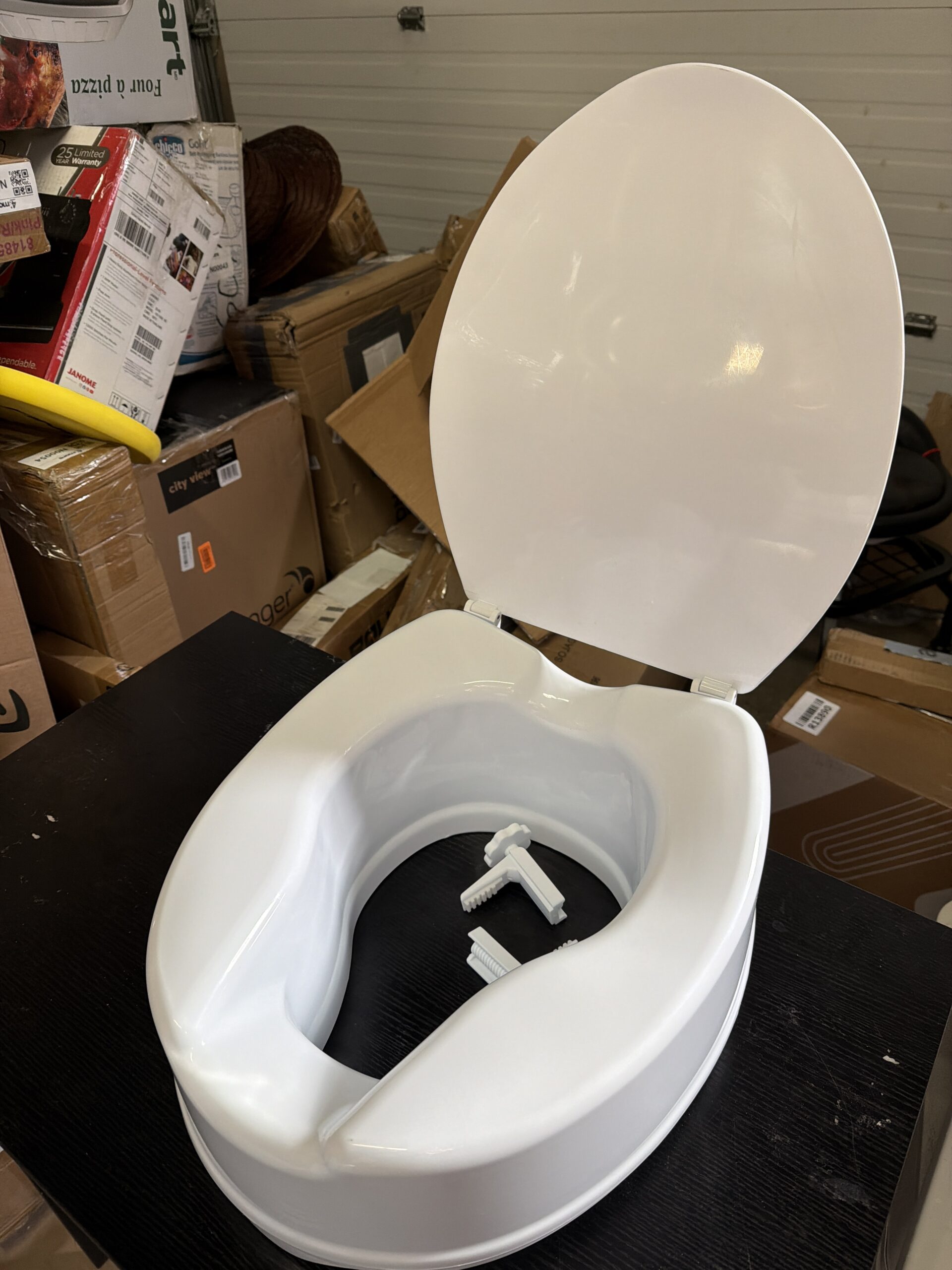 PEPE raised toilet seat in white with 6 inch height and lid