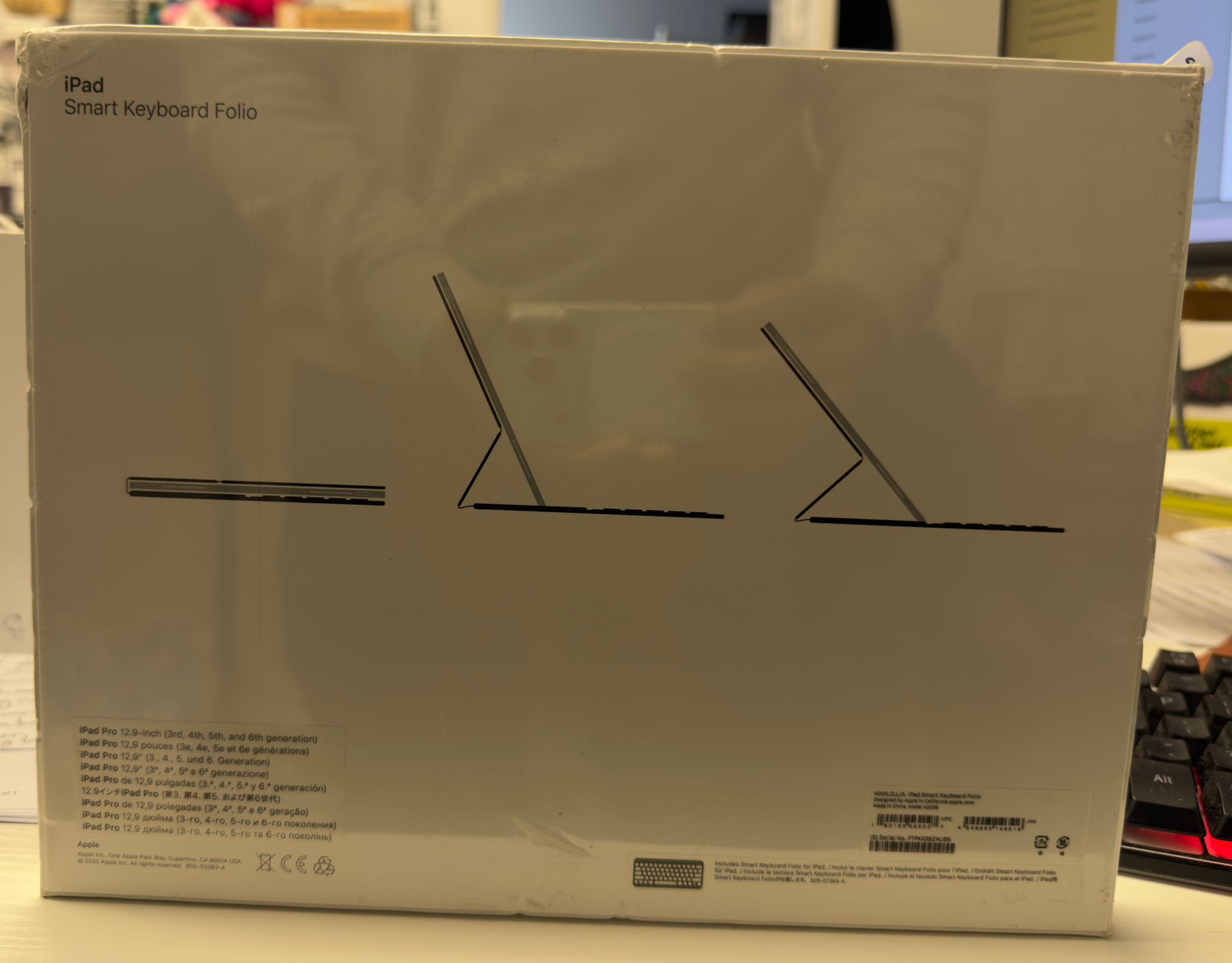 Apple smart keyboard folio in sleek design for iPad Pro