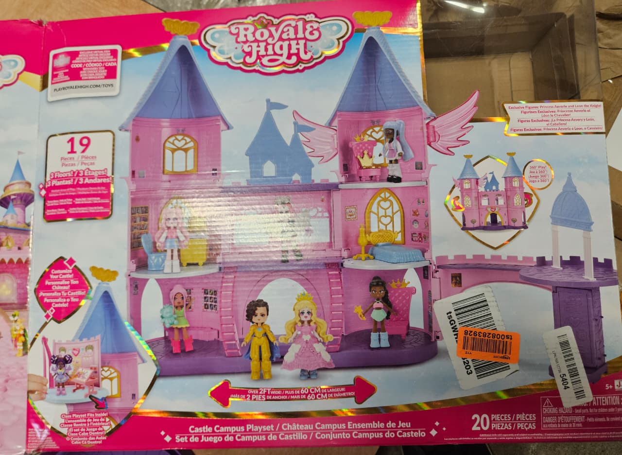 Royale High castle campus playset with exclusive dolls and accessories