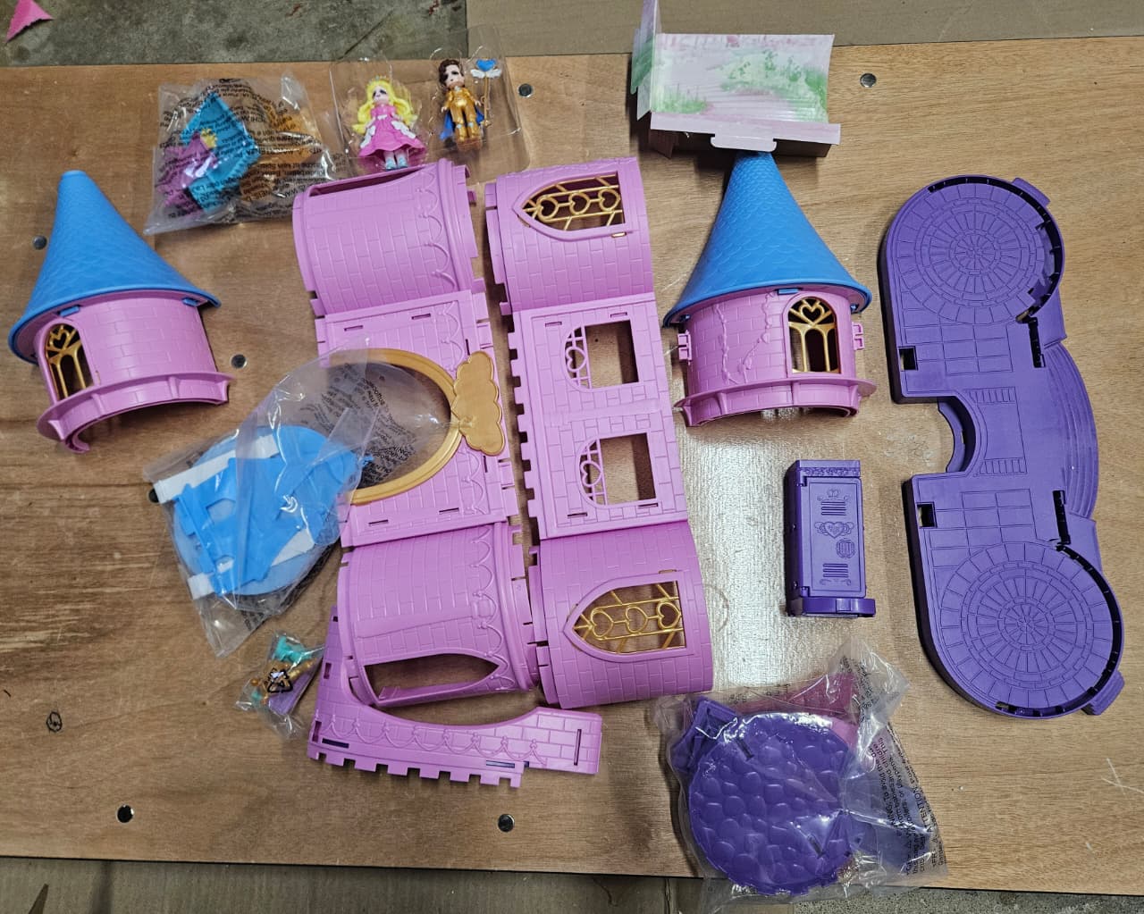 Royale High castle campus playset with exclusive dolls and accessories