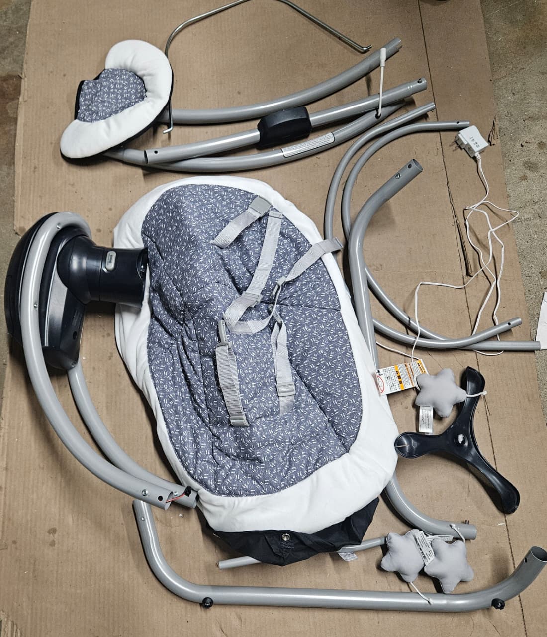 Graco baby swing in Hutton design with multi-direction lounger