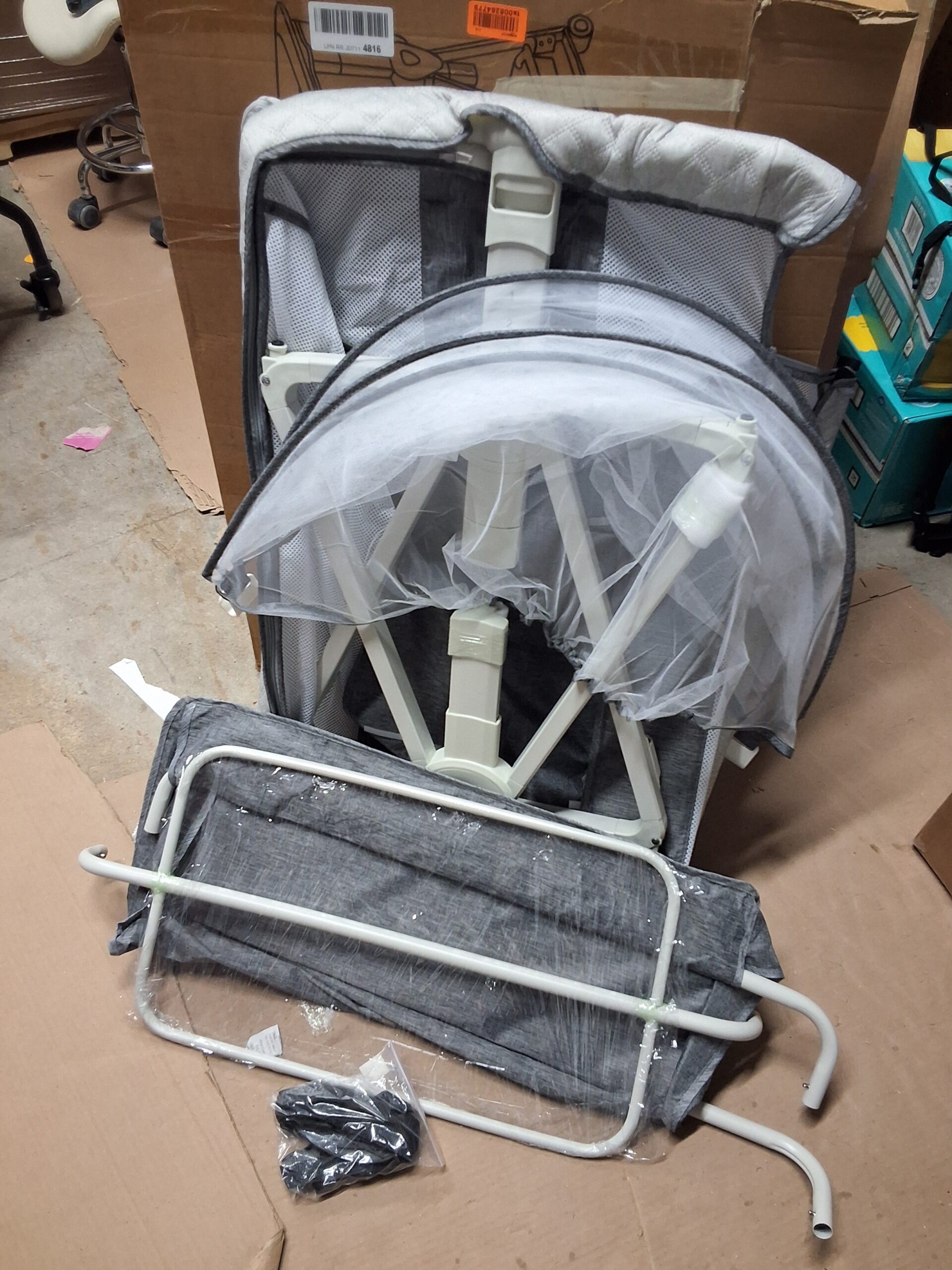 MEICHYUN baby bassinet bedside sleeper in grey with wheels and storage basket