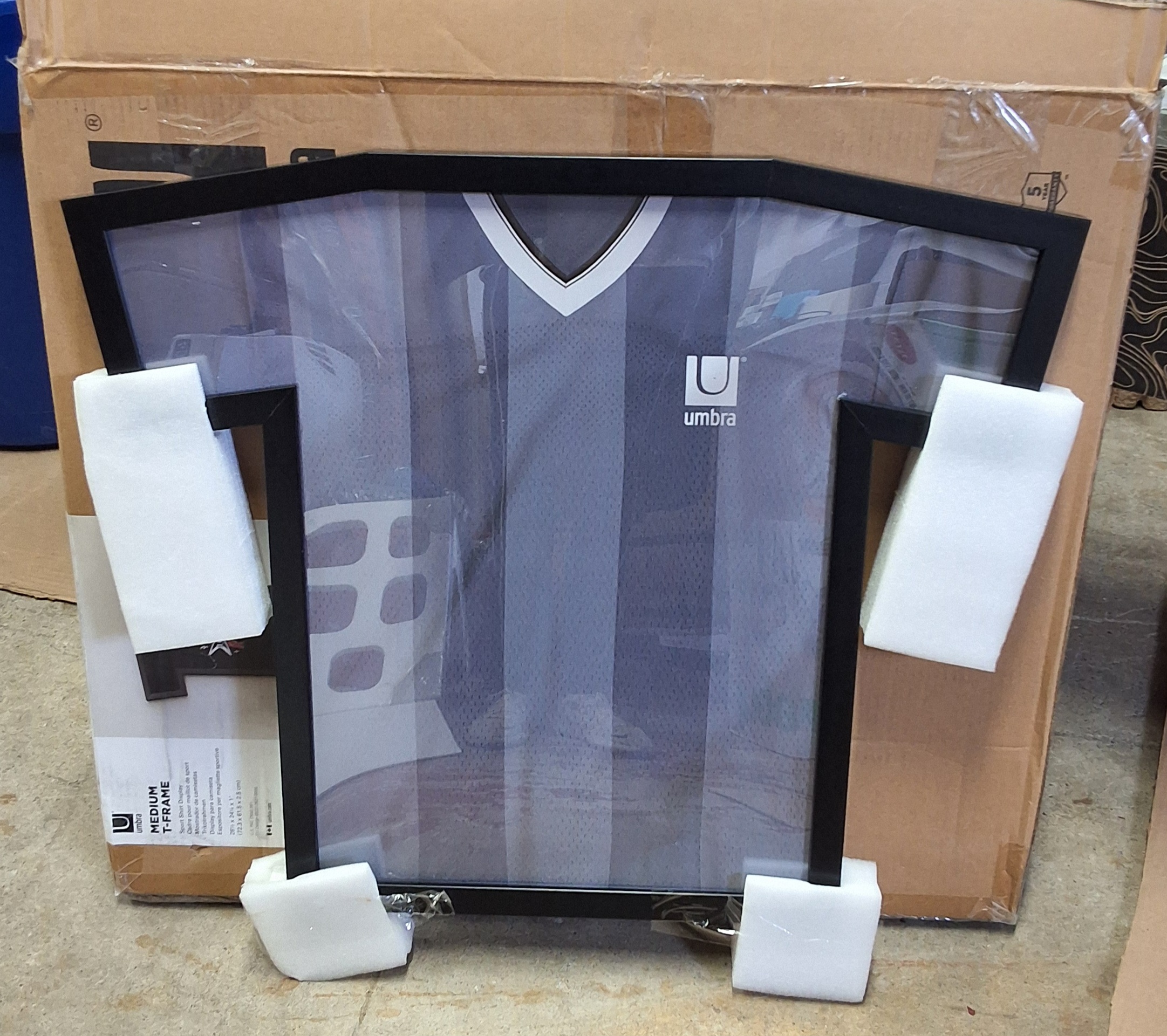 Umbra t shirt display case showcasing adult sized T-shirts in black