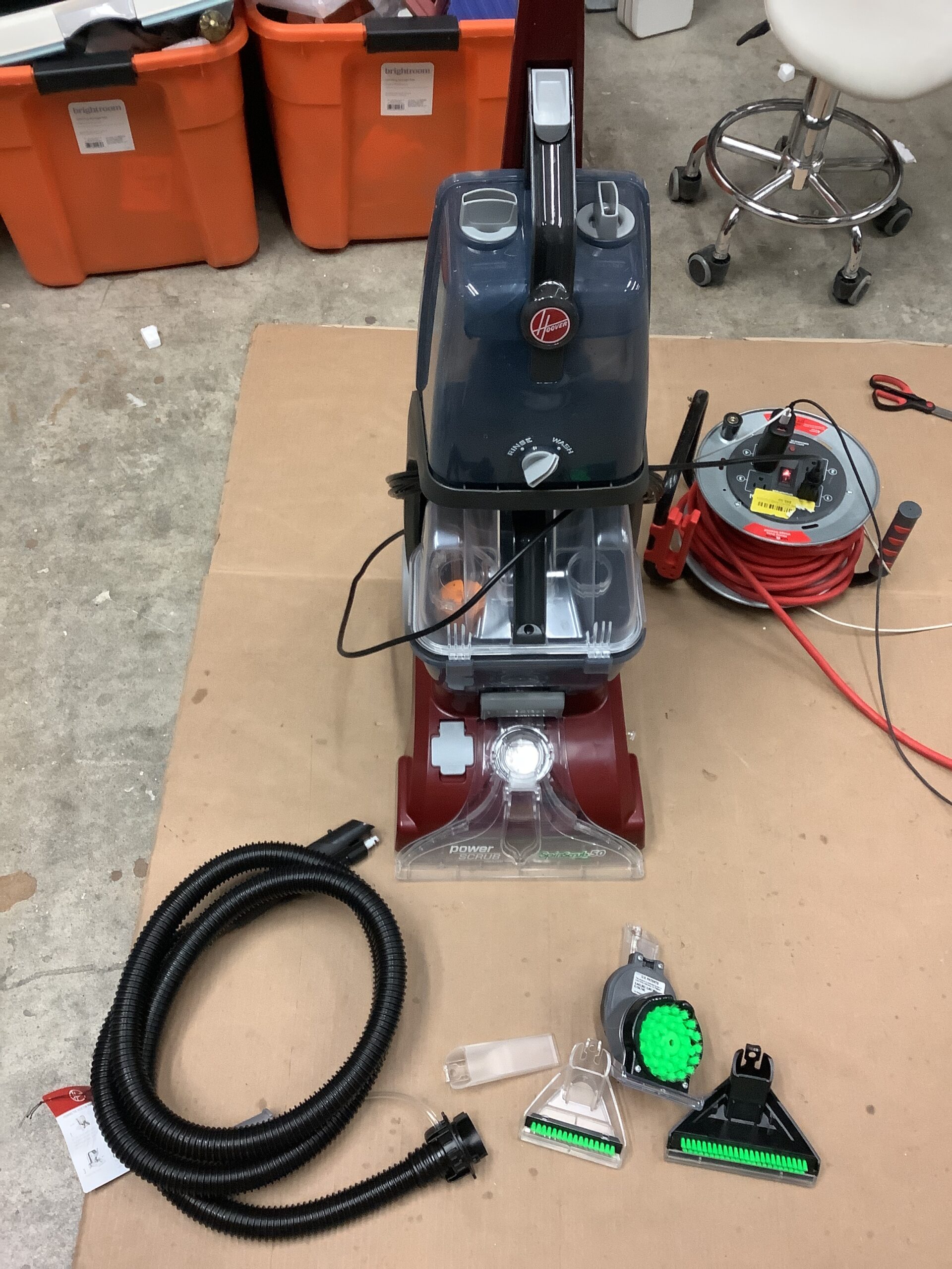 Hoover carpet cleaner machine in black professional design