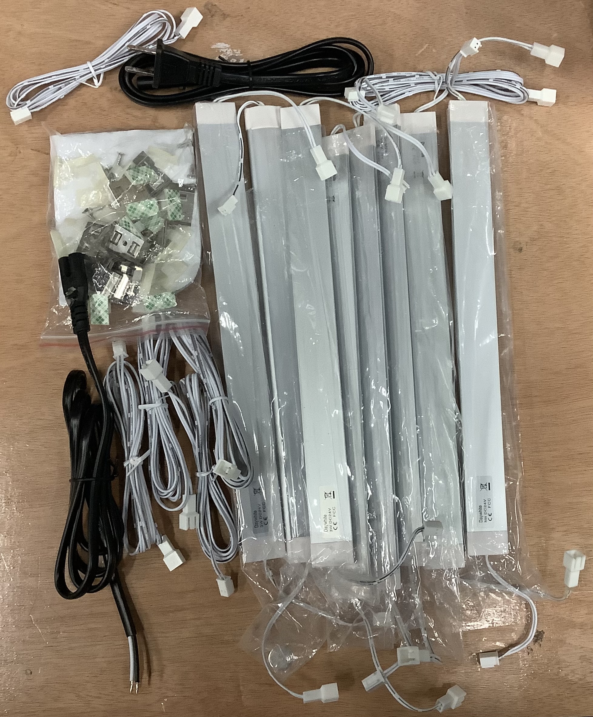 LABOREDUCER under cabinet lighting in cold white 6000K 8 pack